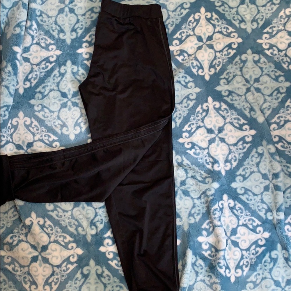 Long all black w black side strip L Adidas pants